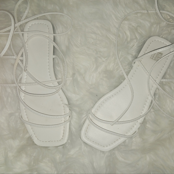 Women white open toe lace up flat sandals - Picture 4 of 9